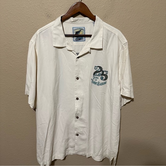 Tommy Bahama Men’s 25 Years of Paradise Embroidered Hawaiian Shirt - Picture 2 of 3
